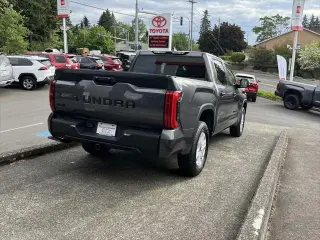 Toyota Tundra 2024 4x4 SR5 4 puertas CrewMax Cab Pickup SB