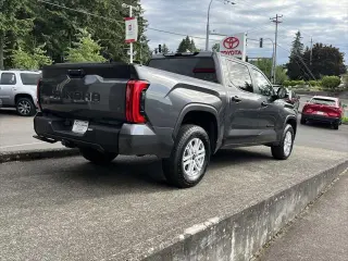 Toyota Tundra 2024 4x4 SR5 4 puertas CrewMax Cab Pickup SB