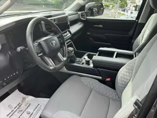 Toyota Tundra 2024 4x4 SR5 4 puertas CrewMax Cab Pickup SB