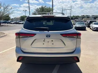 Toyota Highlander Híbrido 2023 AWD XLE 4 puertas SUV