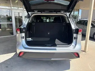Toyota Highlander Híbrido 2023 AWD XLE 4 puertas SUV