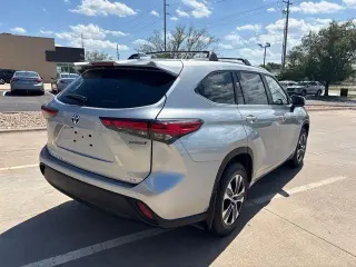 Toyota Highlander Híbrido 2023 AWD XLE 4 puertas SUV