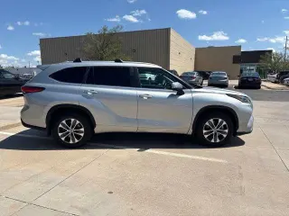 Toyota Highlander Híbrido 2023 AWD XLE 4 puertas SUV