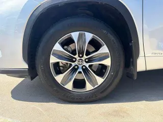 Toyota Highlander Híbrido 2023 AWD XLE 4 puertas SUV