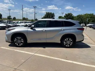 Toyota Highlander Híbrido 2023 AWD XLE 4 puertas SUV