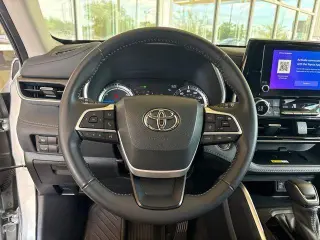 Toyota Highlander Híbrido 2023 AWD XLE 4 puertas SUV