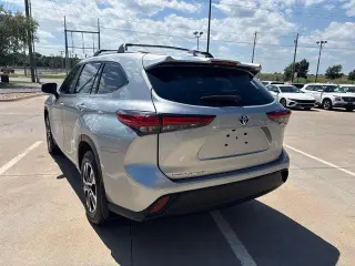 Toyota Highlander Híbrido 2023 AWD XLE 4 puertas SUV