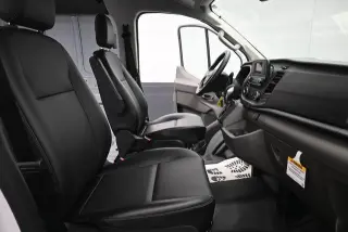 Ford Transit 2025 AWD 150 3 puertas SWB Techo bajo Furgón de Carga