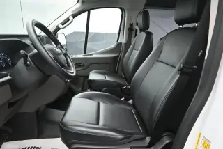 Ford Transit 2025 AWD 150 3 puertas SWB Techo bajo Furgón de Carga