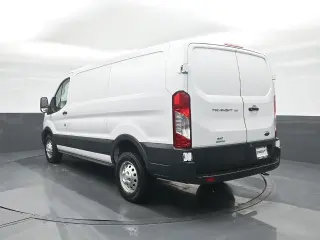 Ford Transit 2025 AWD 150 3 puertas SWB Techo bajo Furgón de Carga