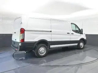 Ford Transit 2025 AWD 150 3 puertas SWB Techo Bajo Furgón de Carga