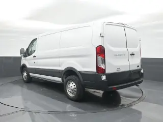 Ford Transit 2025 AWD 150 3 puertas SWB Techo Bajo Furgón de Carga