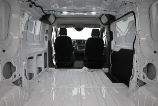 Ford Transit 2025 AWD 150 3 puertas SWB Techo Bajo Furgón de Carga