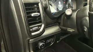 Ram 1500 2022 4x4 Limited 4 puertas Crew Cab con caja de 5.6 pies