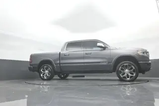 Ram 1500 2022 4x4 Limited 4 puertas Crew Cab con caja de 5.6 pies