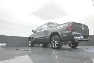 Ram 1500 2022 4x4 Limited 4 puertas Crew Cab con caja de 5.6 pies