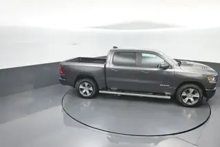 Ram 1500 2024 4x4 Laramie 4 puertas Cabina Crew 5.6 pies. Caja corta Pickup