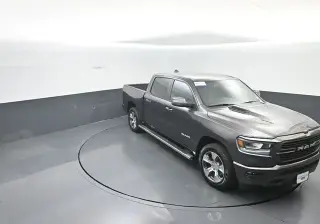 Ram 1500 2024 4x4 Laramie 4 puertas Cabina Crew 5.6 pies. Caja corta Pickup