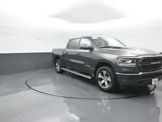 Ram 1500 2024 4x4 Laramie 4 puertas Cabina Crew 5.6 pies. Caja corta Pickup