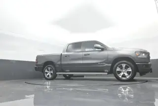 Ram 1500 2024 4x4 Laramie 4 puertas Cabina Crew 5.6 pies. Caja corta Pickup