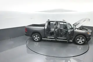 Ram 1500 2024 4x4 Laramie 4 puertas Cabina Crew 5.6 pies. Caja corta Pickup