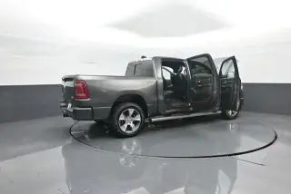 Ram 1500 2024 4x4 Laramie 4 puertas Cabina Crew 5.6 pies. Caja corta Pickup