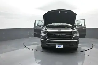 Ram 1500 2024 4x4 Laramie 4 puertas Cabina Crew 5.6 pies. Caja corta Pickup