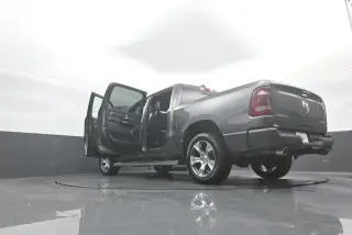 Ram 1500 2024 4x4 Laramie 4 puertas Cabina Crew 5.6 pies. Caja corta Pickup