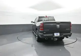 Ram 1500 2024 4x4 Laramie 4 puertas Cabina Crew 5.6 pies. Caja corta Pickup