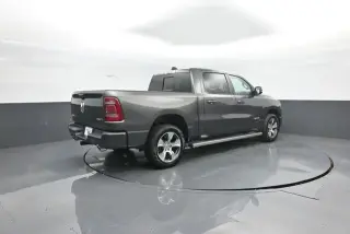 Ram 1500 2024 4x4 Laramie 4 puertas Cabina Crew 5.6 pies. Caja corta Pickup