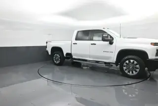Chevrolet Silverado 2500HD 2022 4x4 Custom 4 puertas Cabina Crew SB
