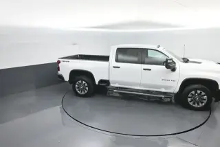 Chevrolet Silverado 2500HD 2022 4x4 Custom 4 puertas Cabina Crew SB