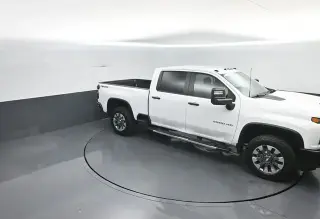 Chevrolet Silverado 2500HD 2022 4x4 Custom 4 puertas Cabina Crew SB