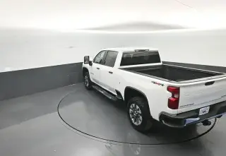 Chevrolet Silverado 2500HD 2022 4x4 Custom 4 puertas Cabina Crew SB