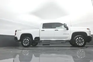 Chevrolet Silverado 2500HD 2022 4x4 Custom 4 puertas Cabina Crew SB