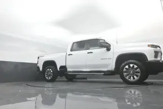 Chevrolet Silverado 2500HD 2022 4x4 Custom 4 puertas Cabina Crew SB