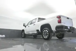 Chevrolet Silverado 2500HD 2022 4x4 Custom 4 puertas Cabina Crew SB