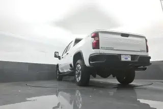 Chevrolet Silverado 2500HD 2022 4x4 Custom 4 puertas Cabina Crew SB