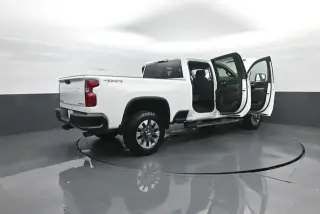 Chevrolet Silverado 2500HD 2022 4x4 Custom 4 puertas Cabina Crew SB