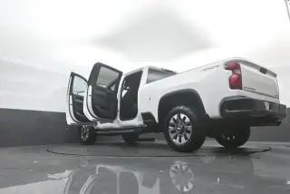Chevrolet Silverado 2500HD 2022 4x4 Custom 4 puertas Cabina Crew SB