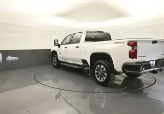 Chevrolet Silverado 2500HD 2022 4x4 Custom 4 puertas Cabina Crew SB