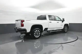Chevrolet Silverado 2500HD 2022 4x4 Custom 4 puertas Cabina Crew SB