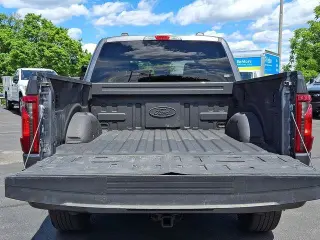 Ford F-150 2025 4x4 STX 4 puertas SuperCrew 5.5 pies. SB