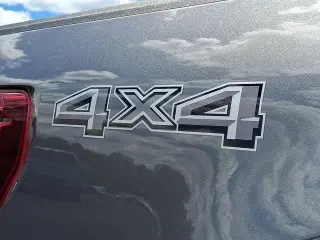 Ford F-150 2025 4x4 STX 4 puertas SuperCrew 5.5 pies. SB