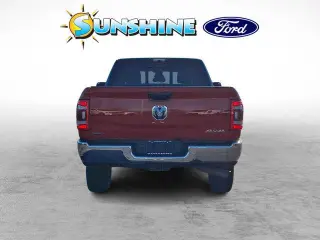 Ram 3500 2022 4x4 Tradesman 4 puertas Cabina Crew 6.3 pies. SRW Pickup
