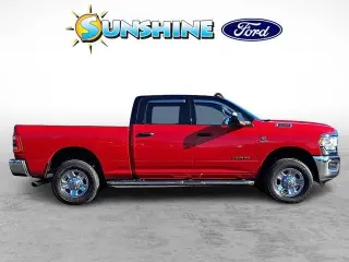 Ram 3500 2022 4x4 Tradesman 4 puertas Cabina Crew 6.3 pies. SRW Pickup