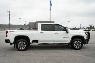 Chevrolet Silverado 2500HD 2022 4x4 Custom 4 puertas Cabina Crew SB