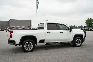 Chevrolet Silverado 2500HD 2022 4x4 Custom 4 puertas Cabina Crew SB