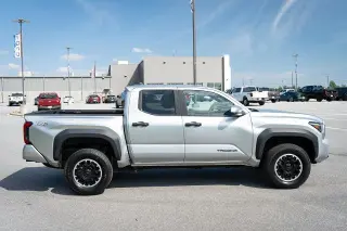 Toyota Tacoma 2024 4x4 SR5 4 puertas Double Cab 5.0 pies SB