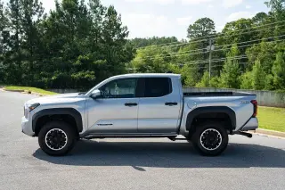 Toyota Tacoma 2024 4x4 SR5 4 puertas Double Cab 5.0 pies SB
